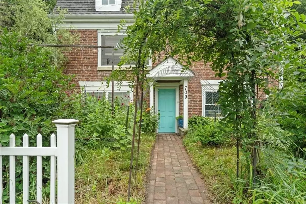 Oxford, MA 01537,709 Main St