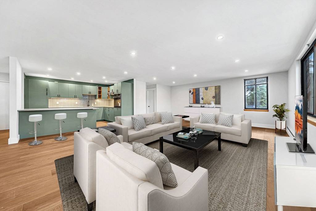 935 Washington St #8, Newton, MA 02460