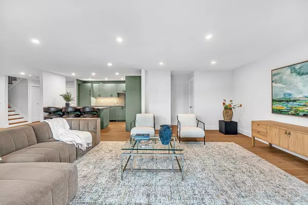 Newton, MA 02460,935 Washington St #8