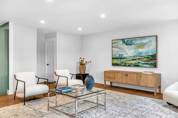 Newton, MA 02460,935 Washington St #8