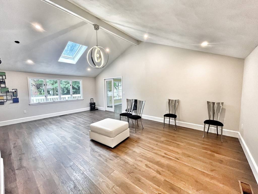 Lynnfield, MA 01940,16 Thomas Rd