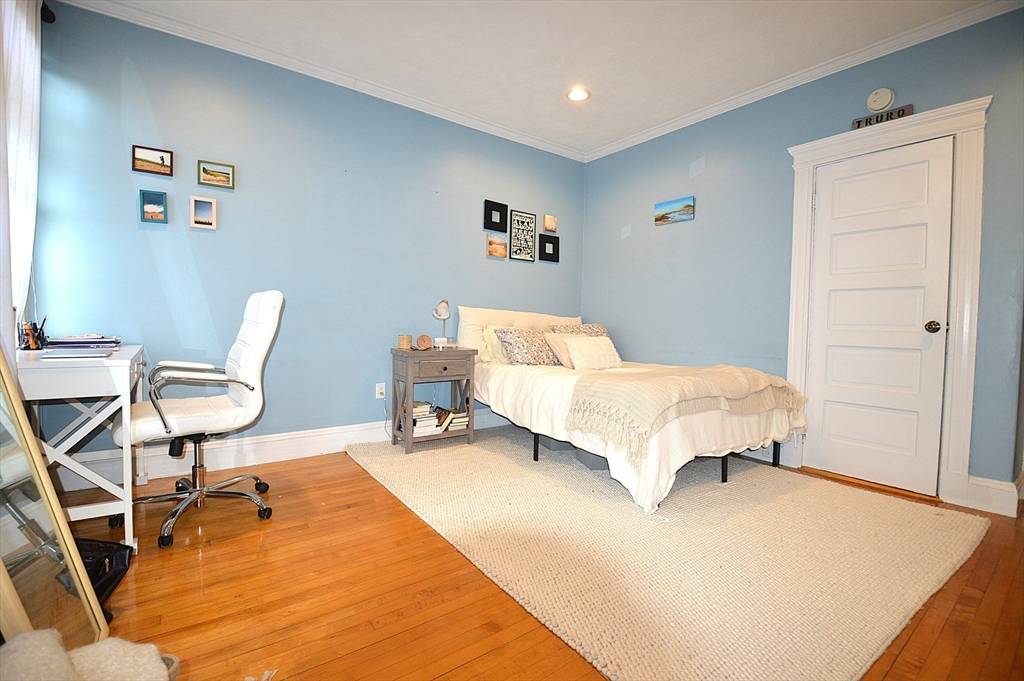 Brookline, MA 02445,1793 Beacon Street #5