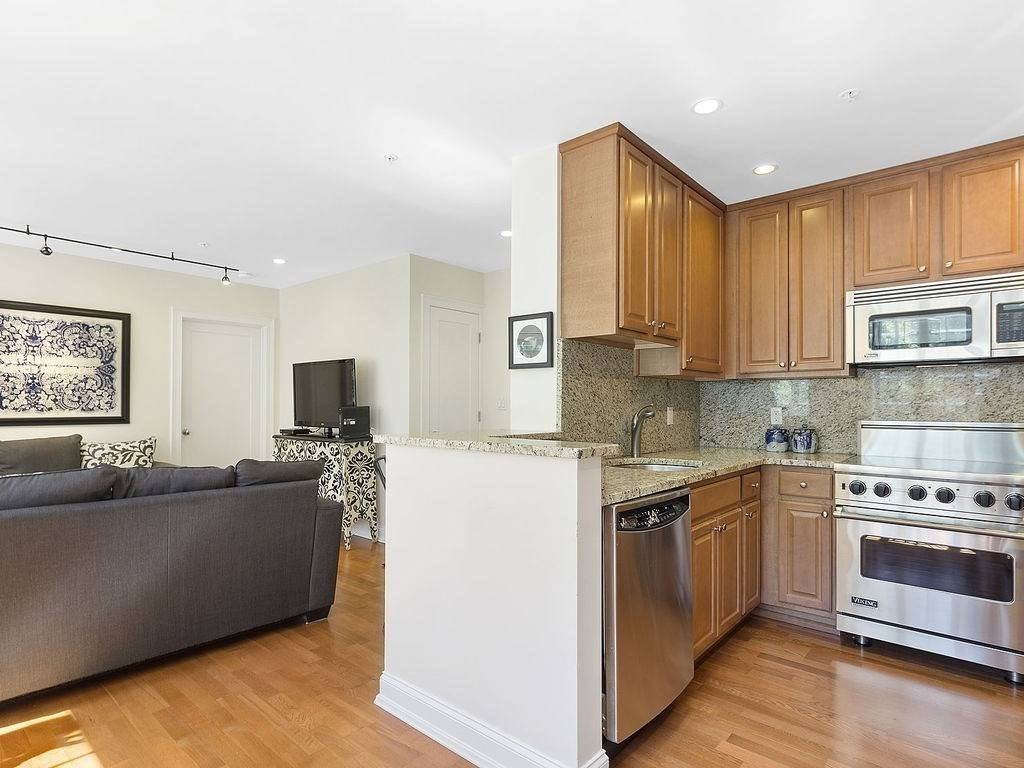 Brookline, MA 02446,20 Chapel Street #C607