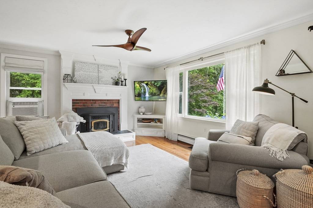 Sutton, MA 01590,16 Carrier Lane