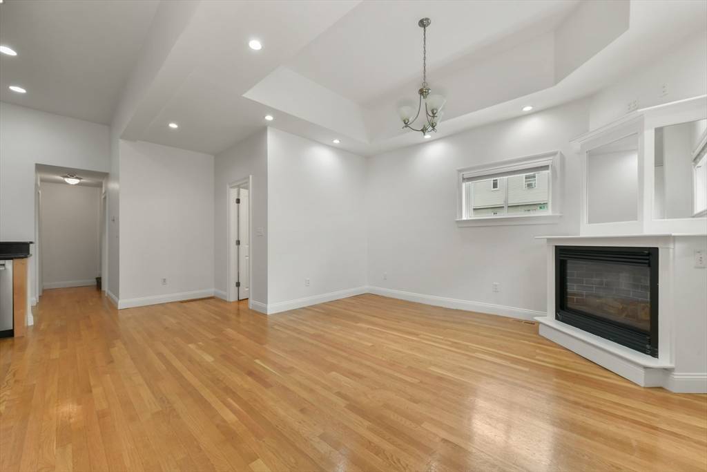 Boston, MA 02127,183 L St #1