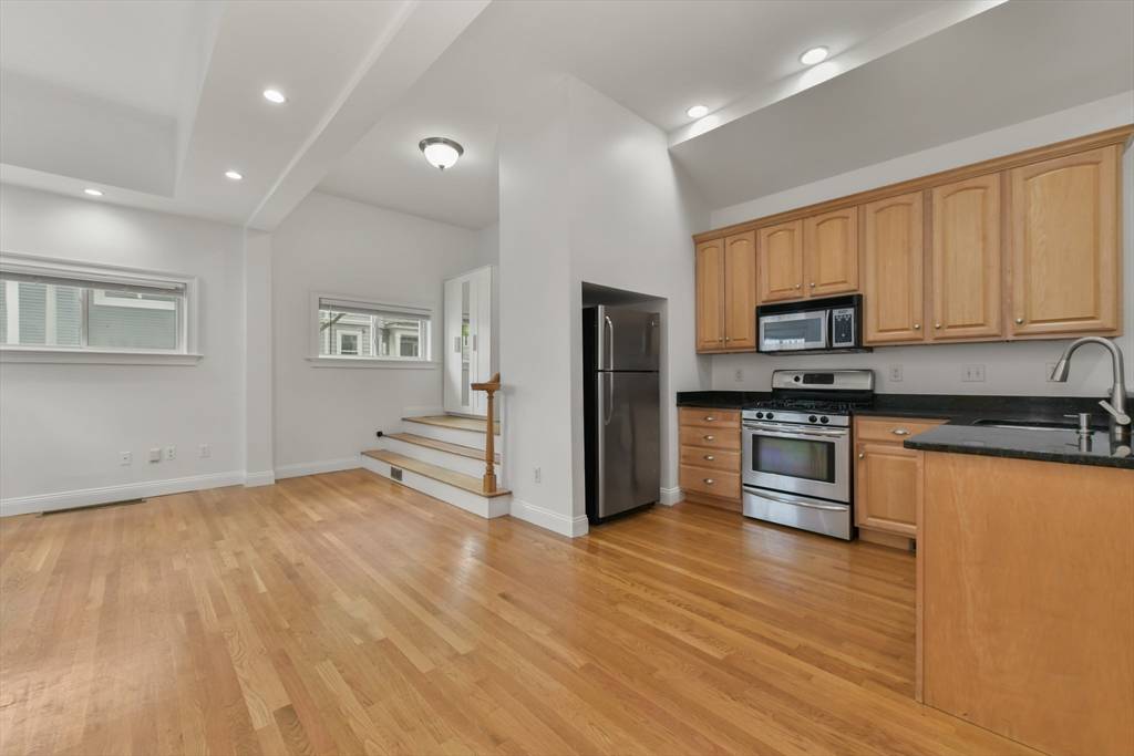 183 L St #1, Boston, MA 02127
