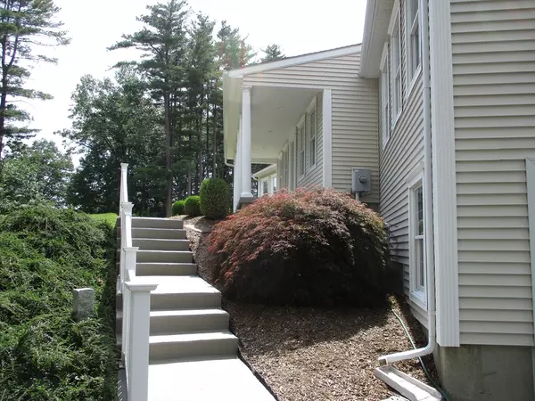 Hadley, MA 01035,3 Frost Ln