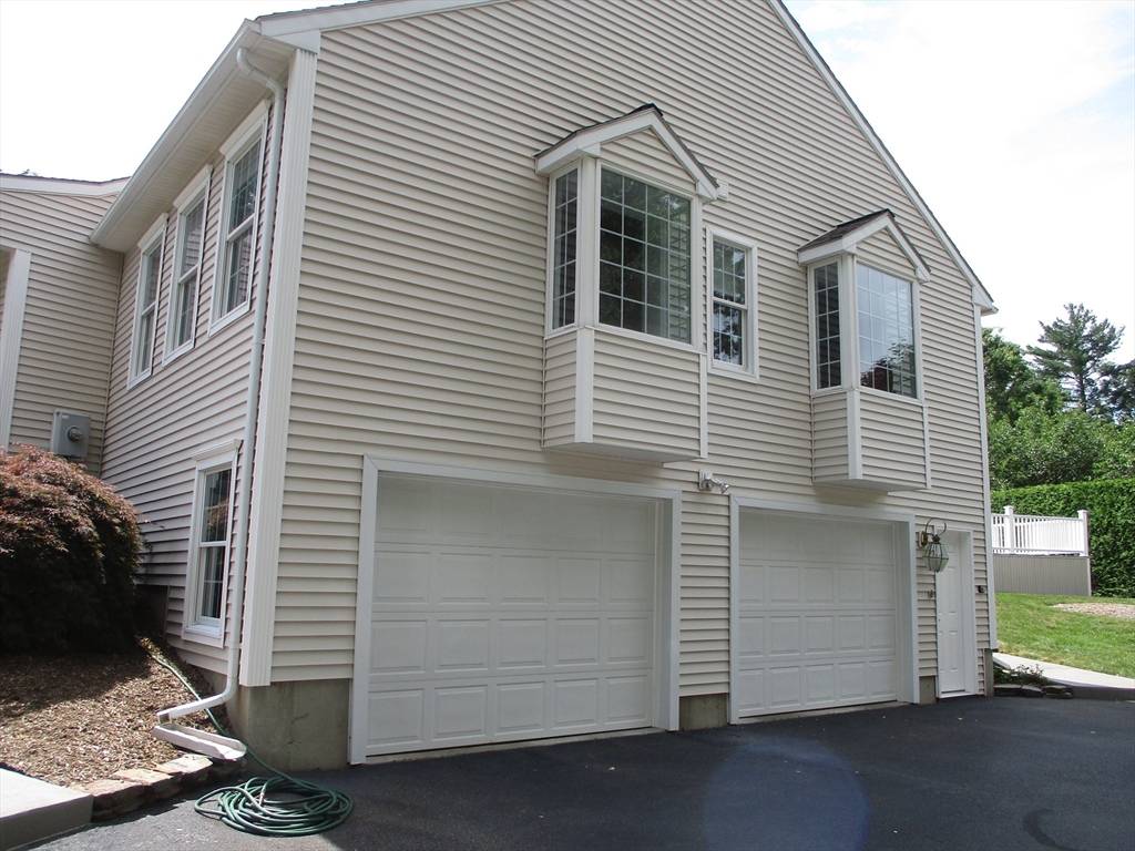 Hadley, MA 01035,3 Frost Ln