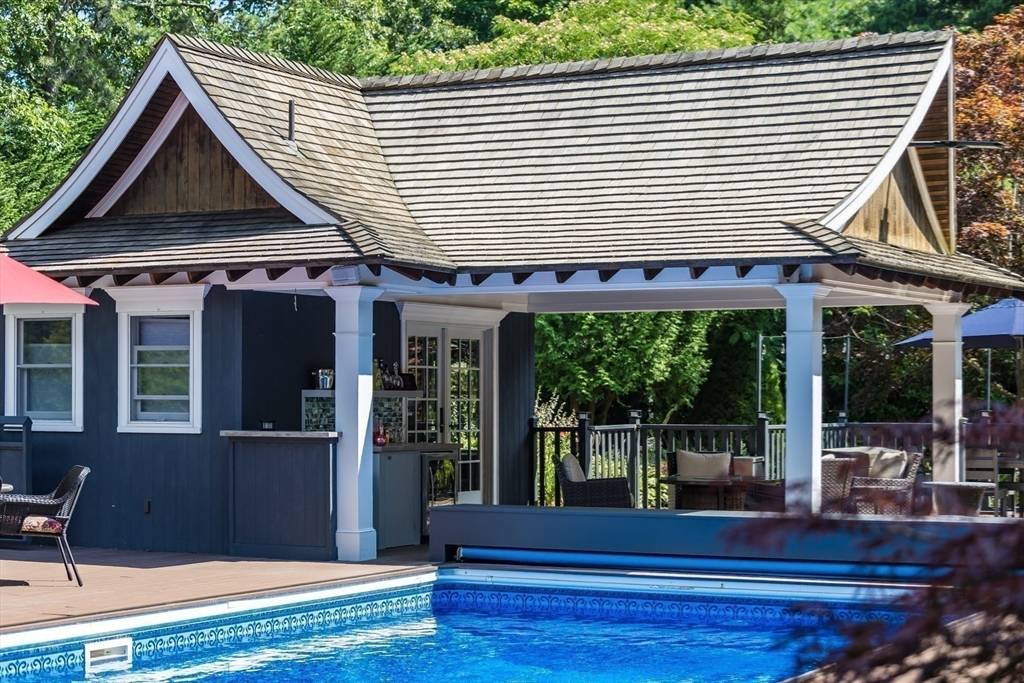 72 River Rd, Barnstable, MA 02648
