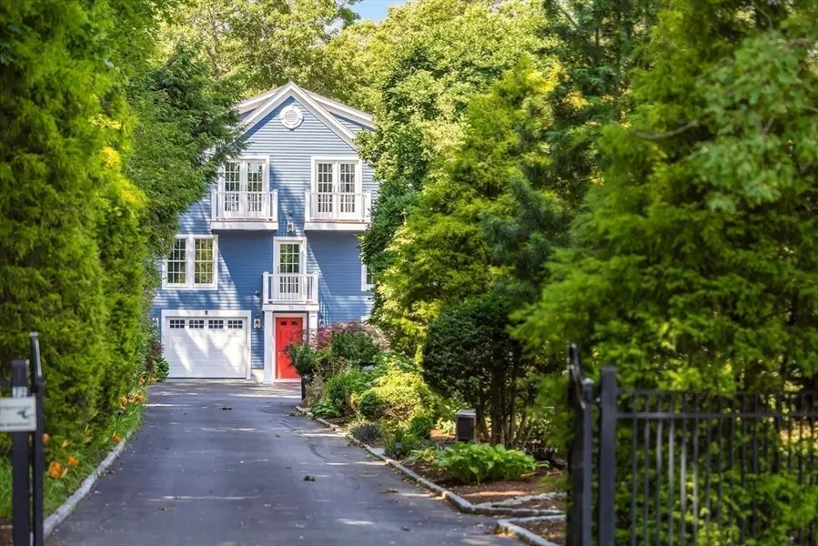 72 River Rd, Barnstable, MA 02648