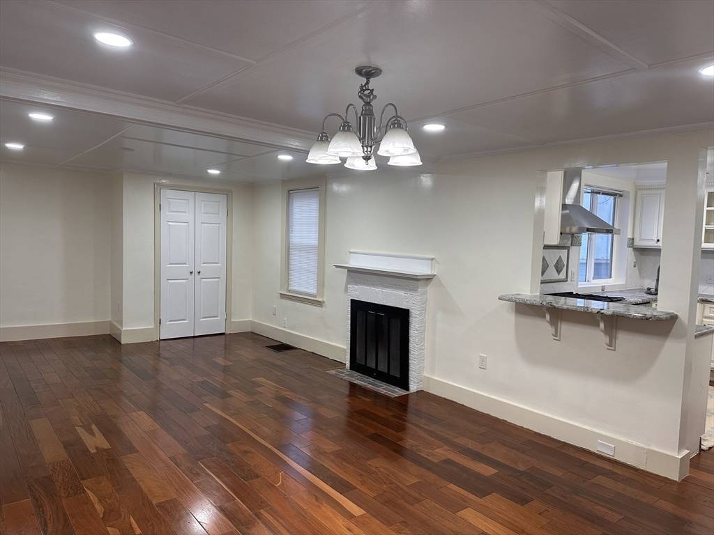 Wellesley, MA 02481,6 Oakland Cir