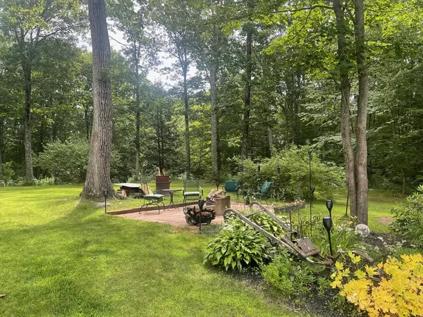 Petersham, MA 01366,149 Nichewaug Rd