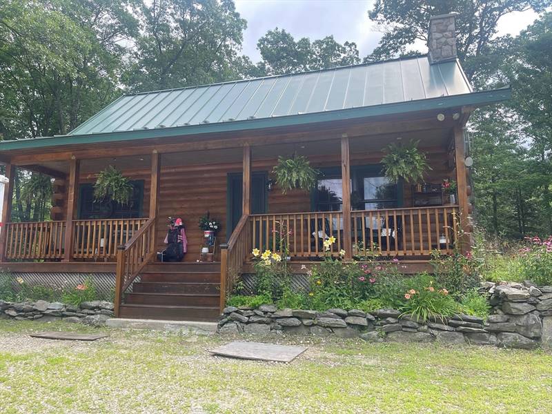 149 Nichewaug Rd, Petersham, MA 01366