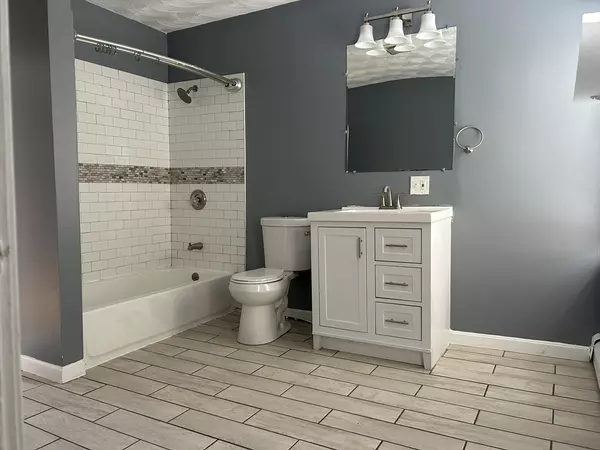 Pawtucket, RI 02860,38 Larch St #3