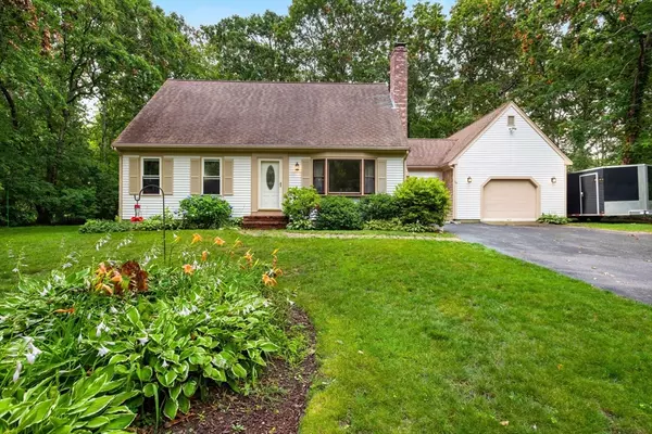 10 Little Acorn Ln, Sandwich, MA 02644