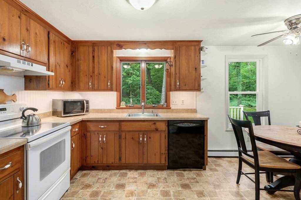 Sandwich, MA 02644,10 Little Acorn Ln