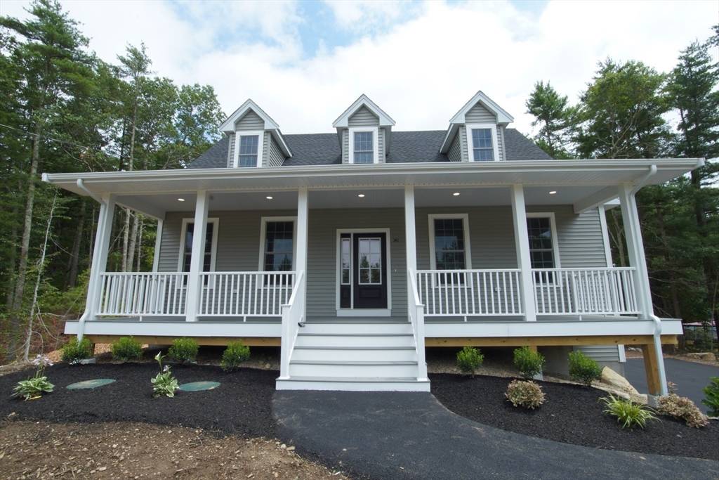 141 Tispaquin St, Middleboro, MA 02346
