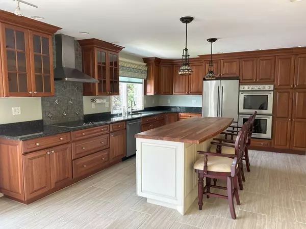 Gloucester, MA 01930,3 Tidal Cove Way