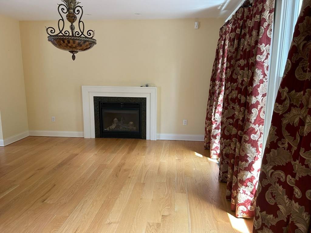 Gloucester, MA 01930,3 Tidal Cove Way