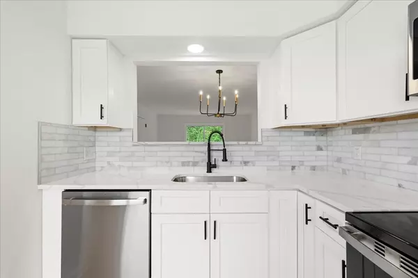 Worcester, MA 01606,330 Sunderland Rd #48