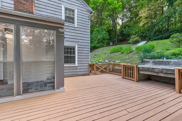 Worcester, MA 01602,28 Saint Elmo Rd