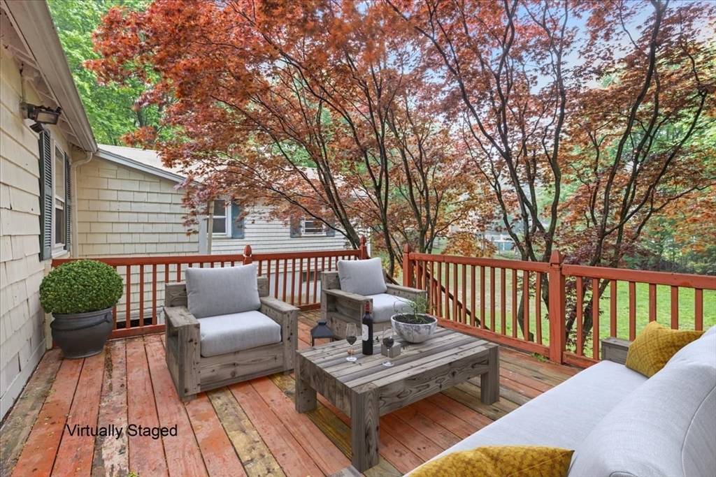 Hingham, MA 02043,203 High St #203