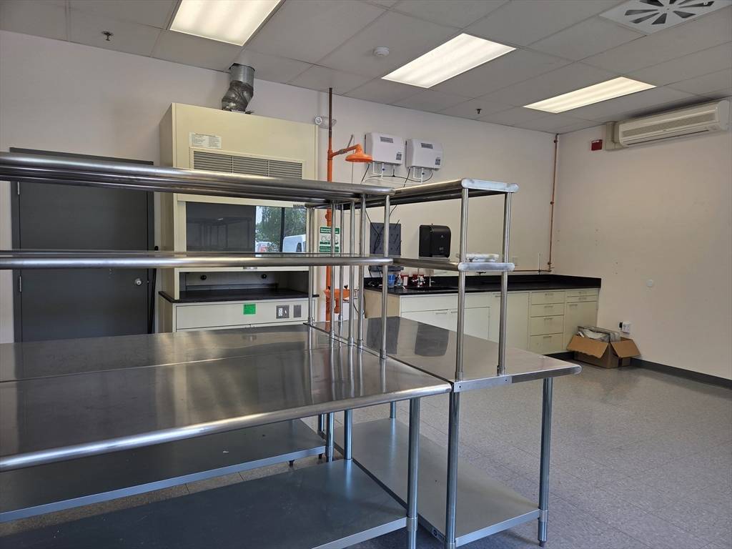 25 Olympia Ave #700, Woburn, MA 01801