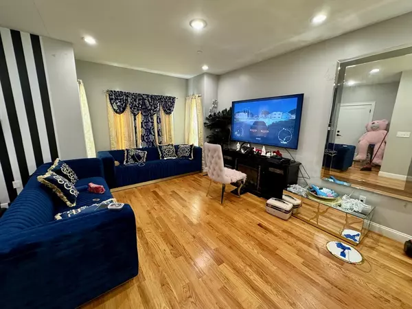 Boston, MA 02136,17 George St #1