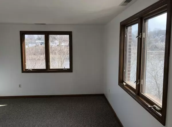 Lowell, MA 01850,333 1st St Blvd #312