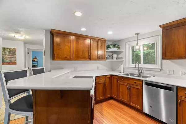 Duxbury, MA 02332,6 Old North St