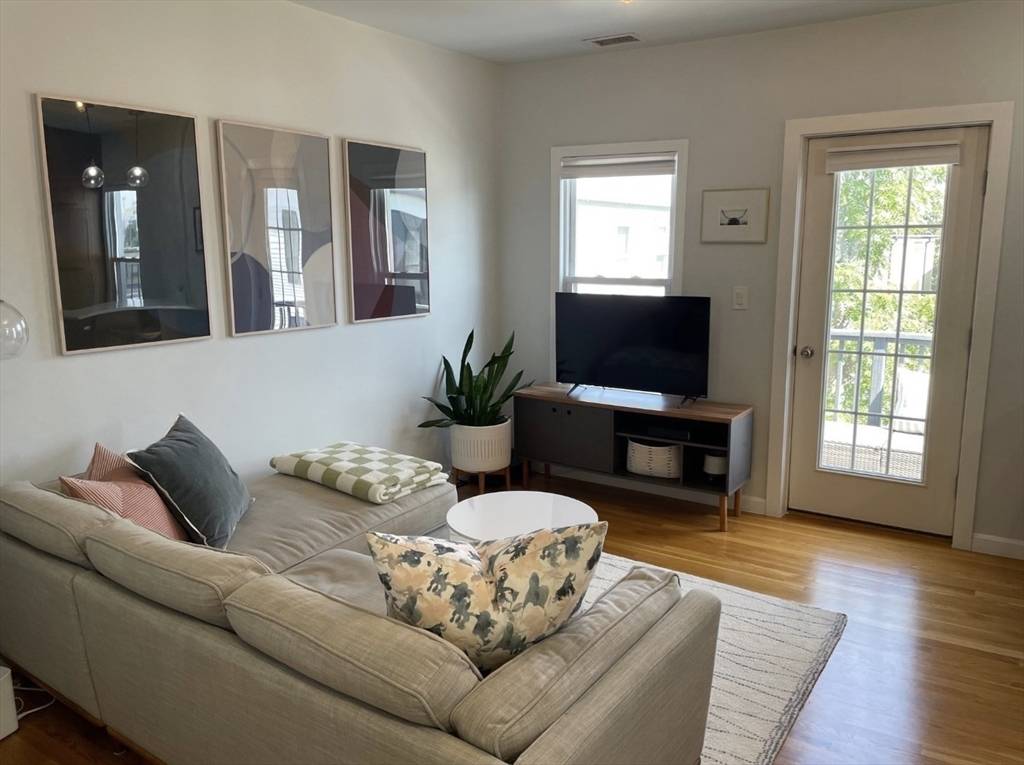 Boston, MA 02128,258 Everett #3