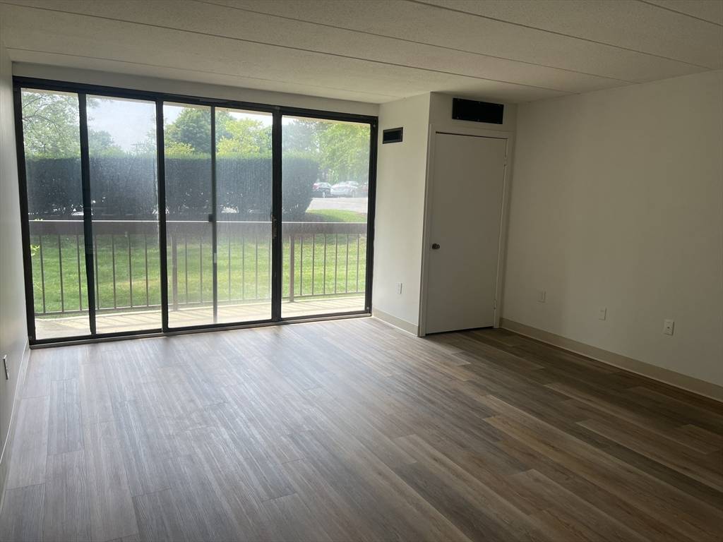 Winthrop, MA 02152,1 Pond St #1M