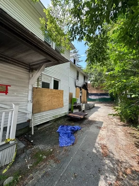 Pittsfield, MA 01201,233 1st St