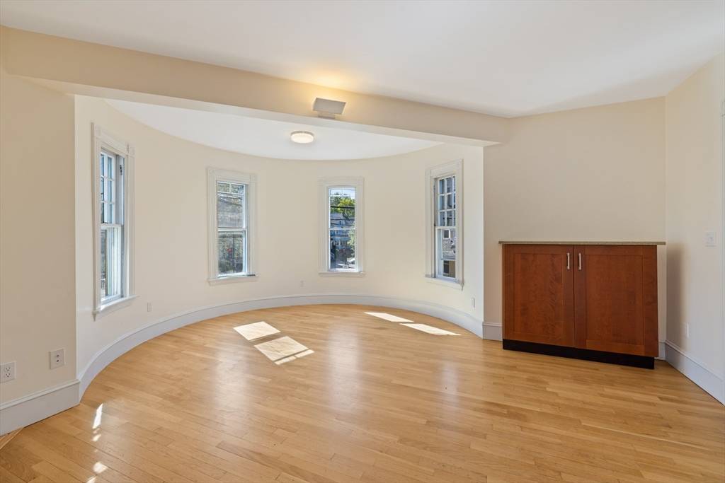 Medford, MA 02155,124 Boston Avenue #2