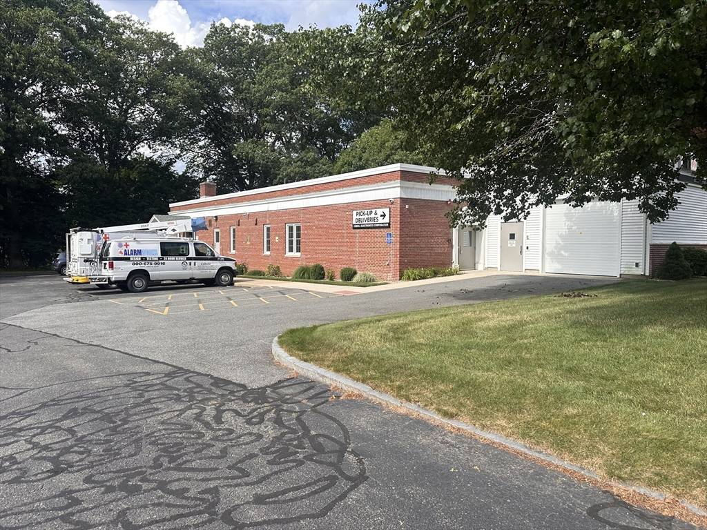 Chicopee, MA 01013,637 Front St