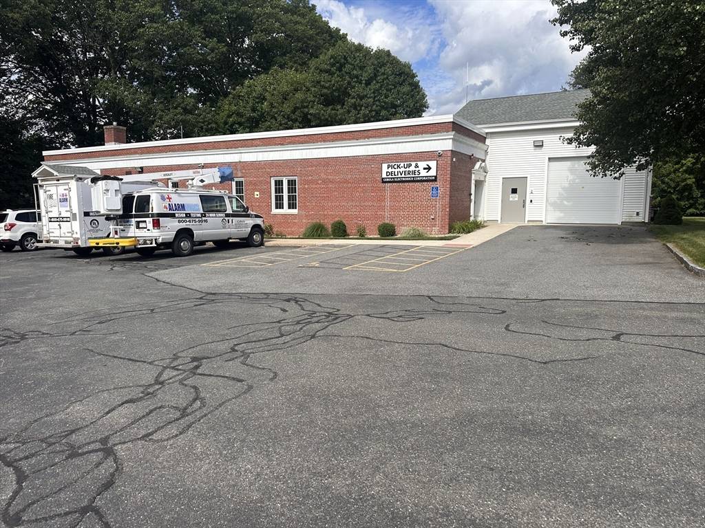 Chicopee, MA 01013,637 Front St