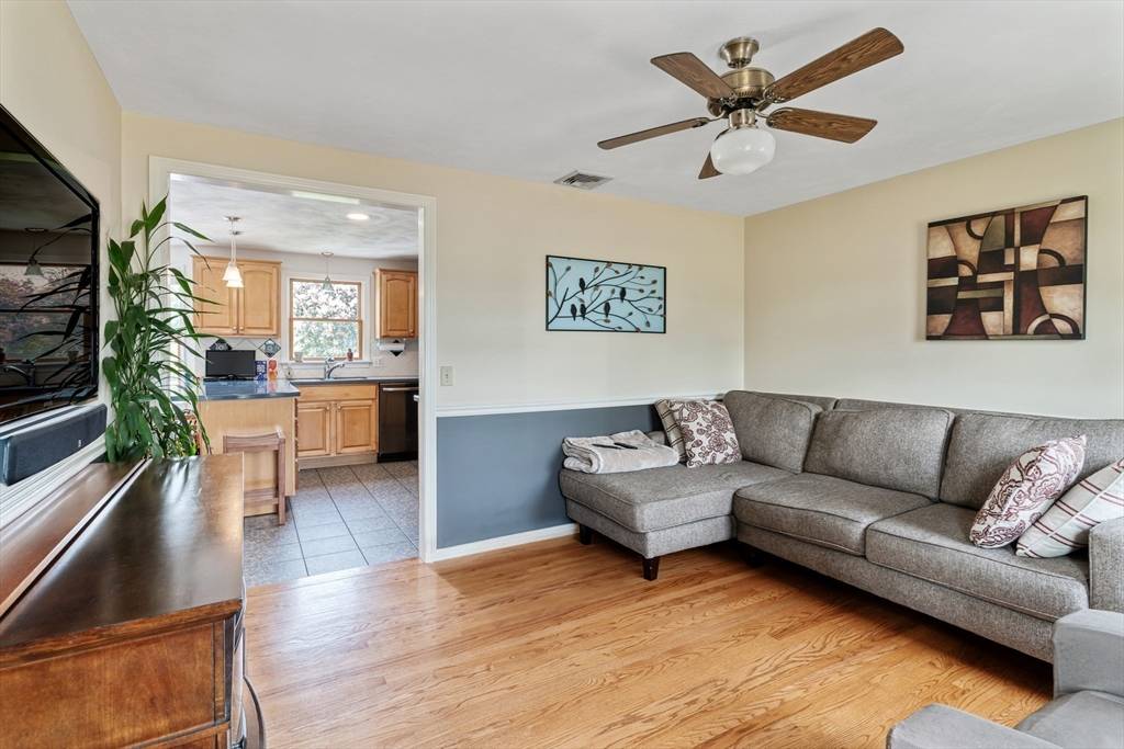 Seekonk, MA 02771,25 Wagonwheel Rd