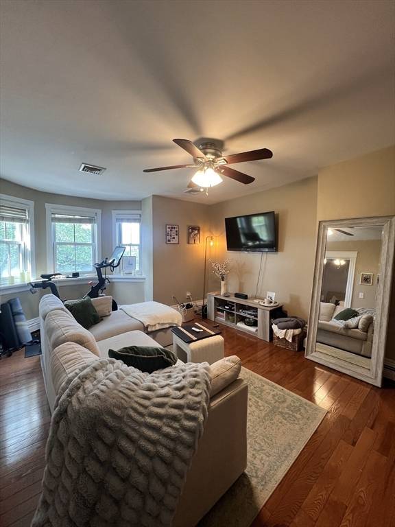 Boston, MA 02127,807 East Broadway #3
