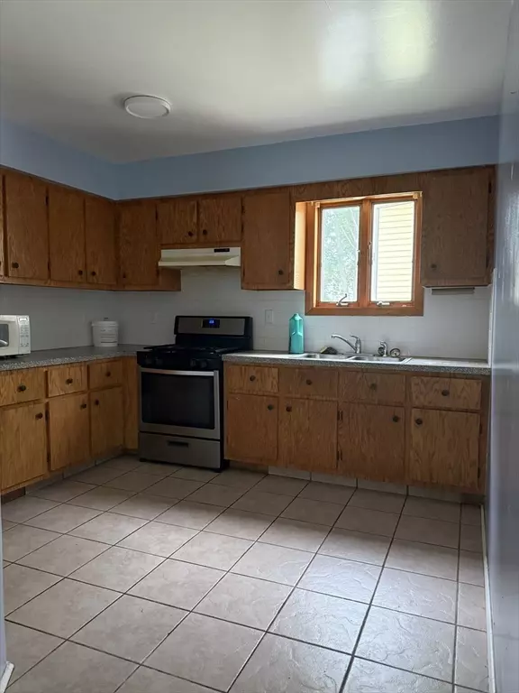 New Bedford, MA 02740,503 Bolton St
