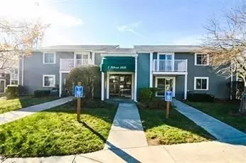 Natick, MA 01760,1 Silver Hill Ln #7