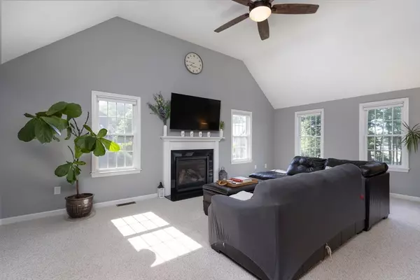 Ayer, MA 01432,25 Calvin St