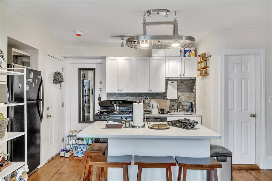16 Hancock St #5R, Boston, MA 02114