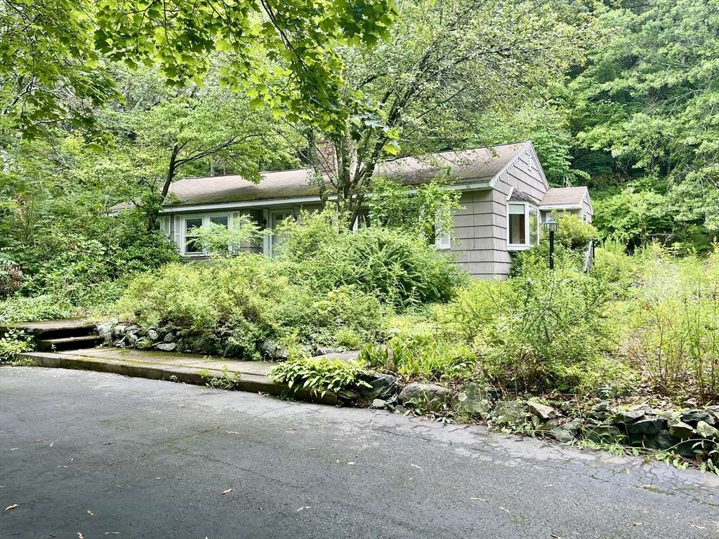 Weston, MA 02493,6 Overlook Drive