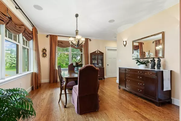 Beverly, MA 01915,27 Whitehall Circ