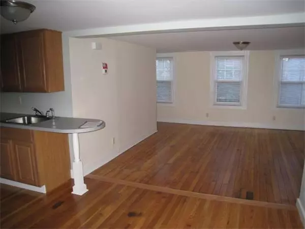 Providence, RI 02903,2 Ringgold St #2