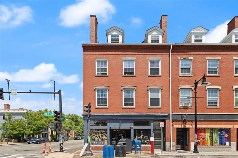 304 Essex St #1, Salem, MA 01970