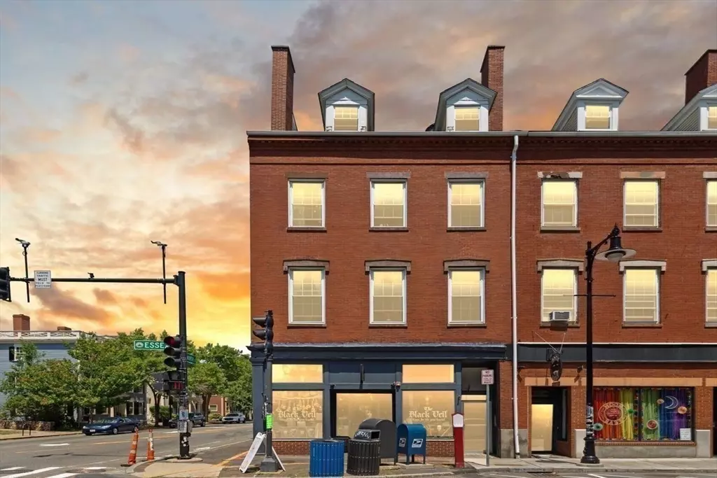 Salem, MA 01970,304 Essex St #1