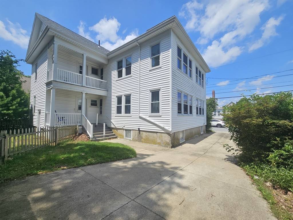 New Bedford, MA 02746,624-626 Coggeshall St