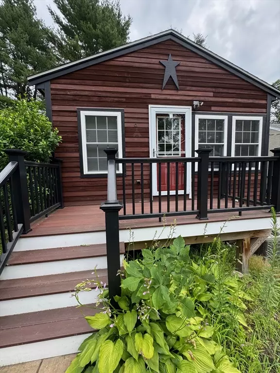 Sandown, NH 03873,6 East Lane