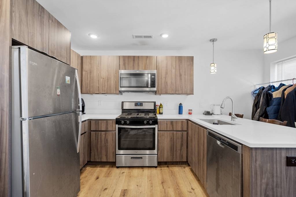 Boston, MA 02127,211 W 9th St. #3